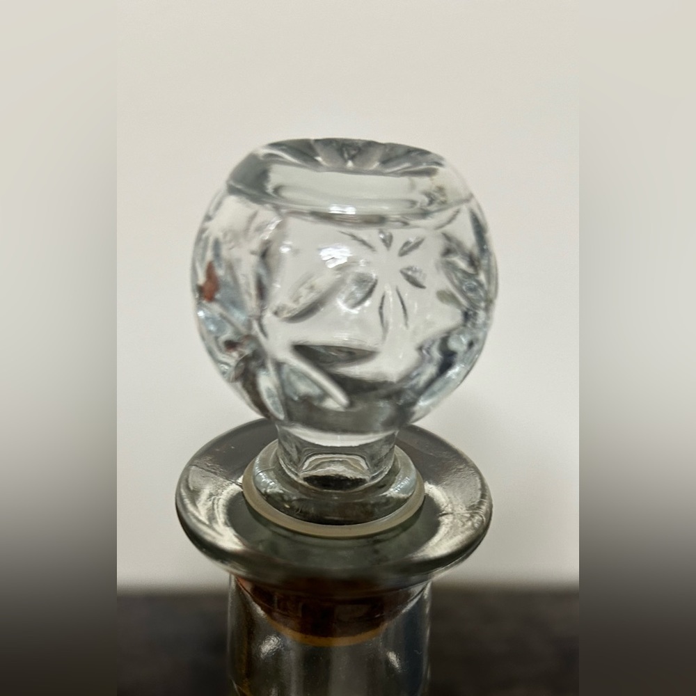 London Winery Crystal Decanter - Picture 3 of 4
